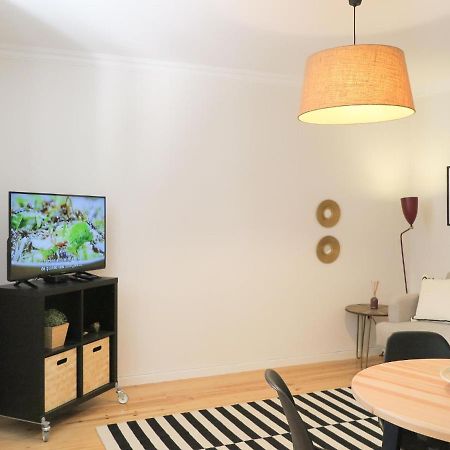 Historic Alfama Apt With Modern Style Lisbon Luaran gambar