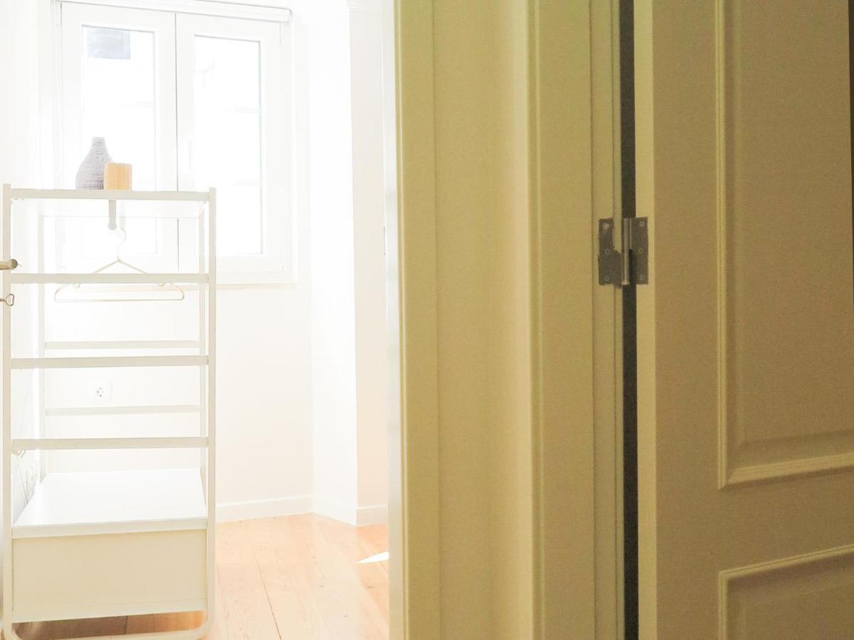 Historic Alfama Apt With Modern Style Lisbon Luaran gambar