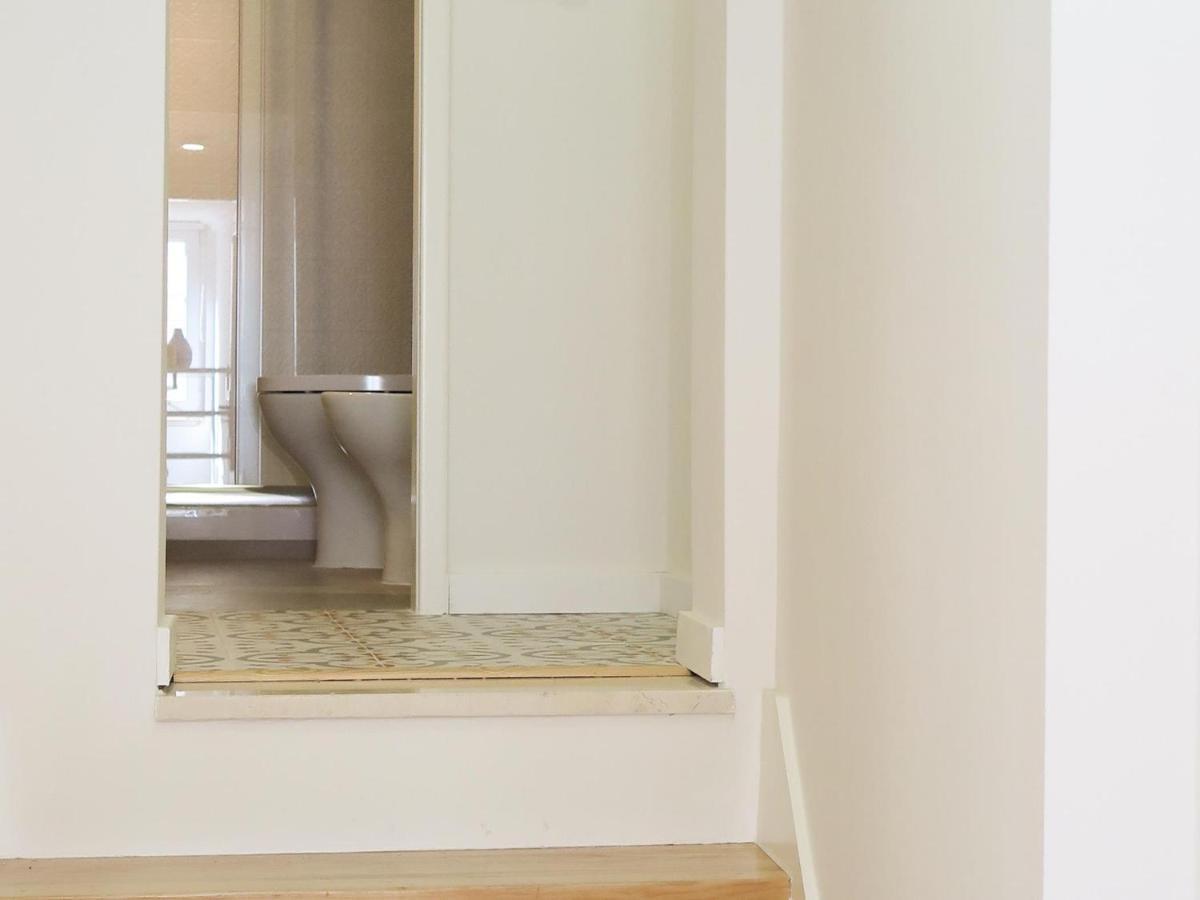 Historic Alfama Apt With Modern Style Lisbon Luaran gambar